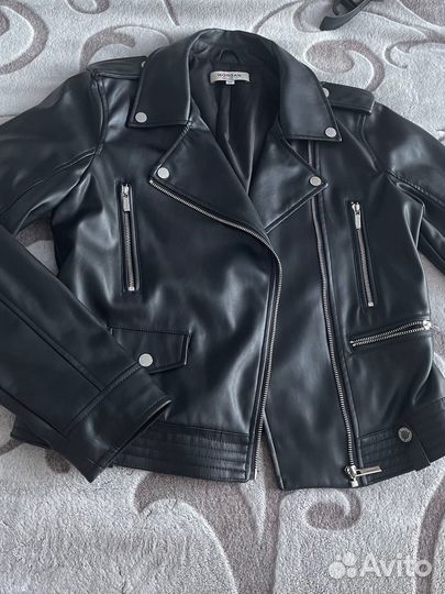 Продам куртку женскую