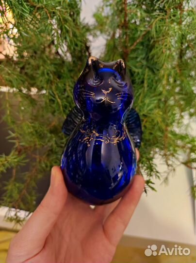 Стеклянная скульптура. Крылатый синий кот