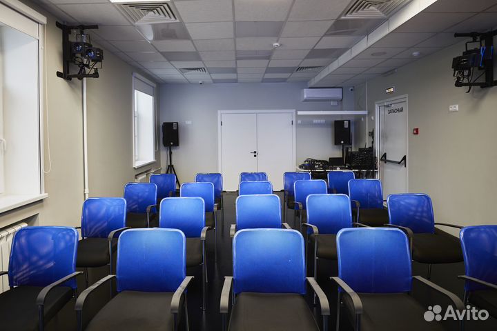 Почасовая аренда зала 67 м² со сценой (до 40 чел.)