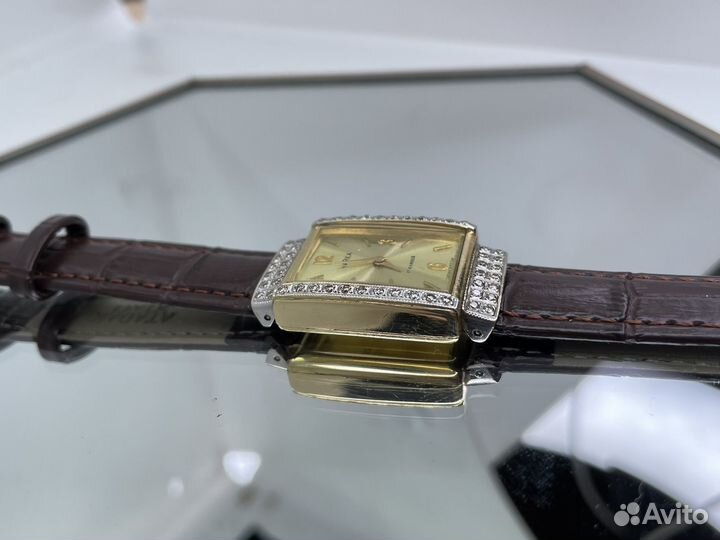 Золотые часы 750 пробы с бриллиантами 