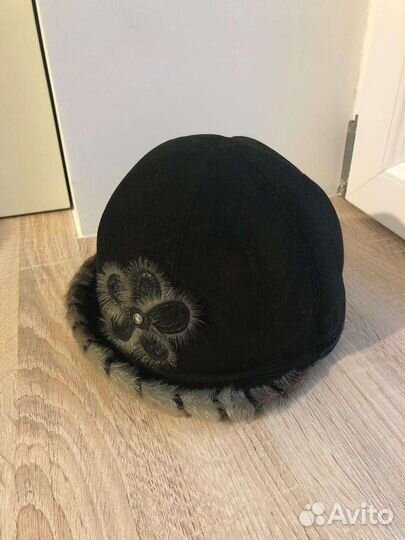 Продам женскую замшевую шапку