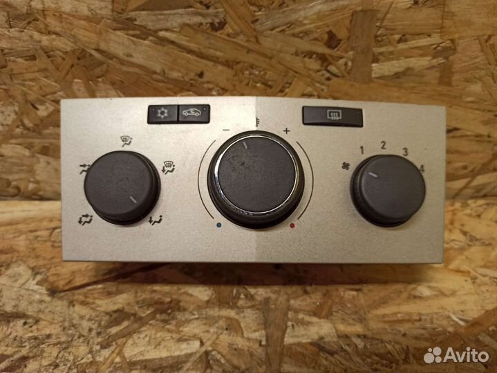 Блок управления климатом Opel Zafira B Astra H