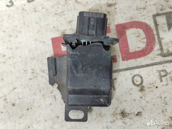 Датчик открытия двери передний левый Toyota