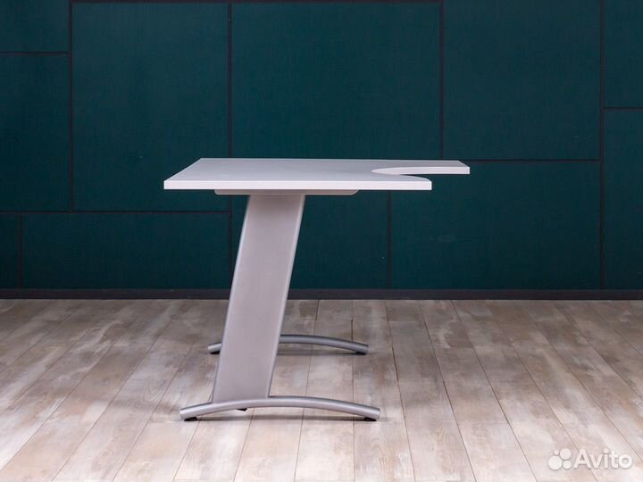 Угловой стол