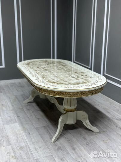 Кухонный стол и стулья