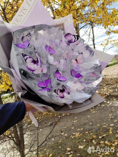 Букет с бабочками светящейся