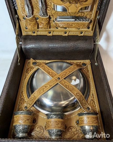 Подарочный набор кейс чемодан для пикника Посуда