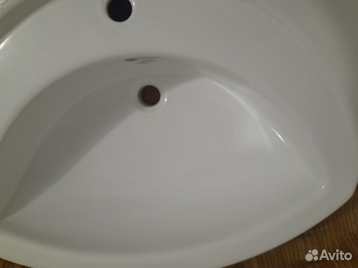 Раковина керамическая