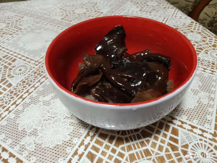 Грибы опята, грузди маринованные