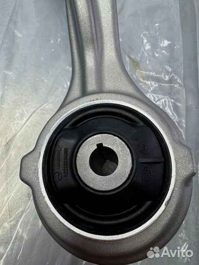 Рычаг правый продольный Mercedes A2233306004