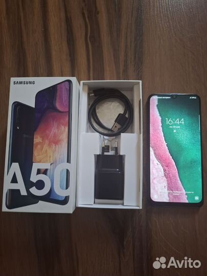 Samsung Galaxy A50, 4/64 ГБ