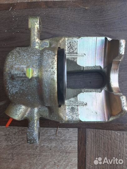 Суппорт передн левый toyota land cruiser 80