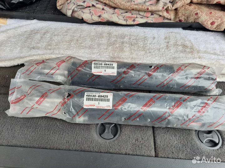 Амортизатор задний на Toyota, Lexus