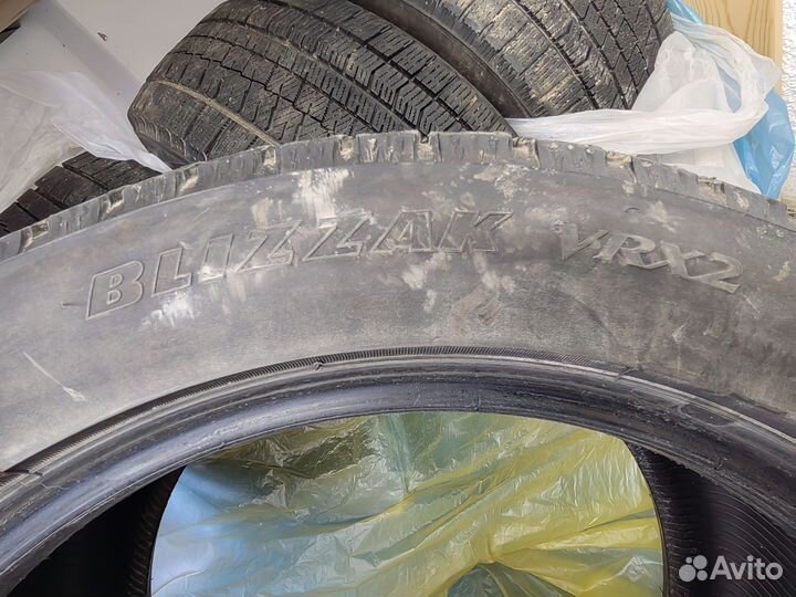 Bridgestone Blizzak VRX2 225/50 R17