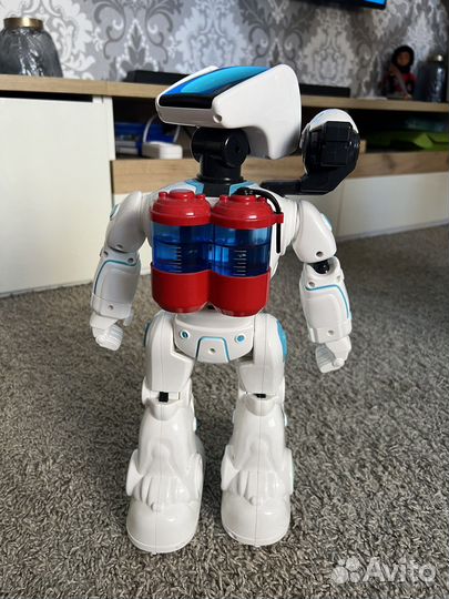 Робот на пульте управления