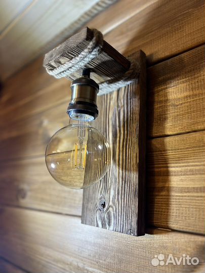 Светильник из дерева