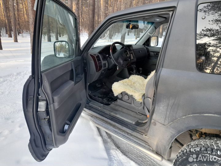 Mitsubishi Pajero 3.2 AT, 2000, 320 000 км