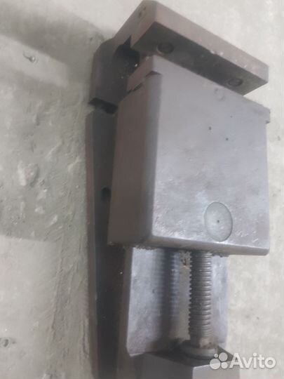 Тиски токарные