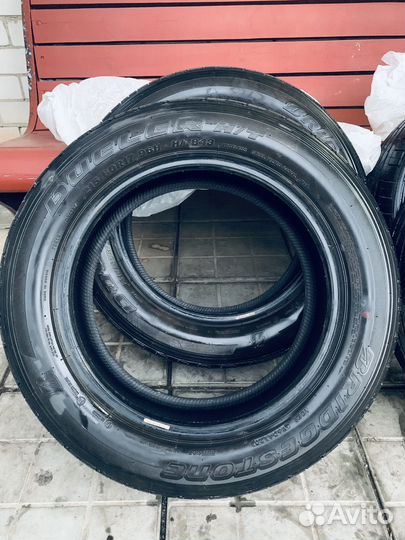 Bridgestone Dueler H/T 843 215/60 R17