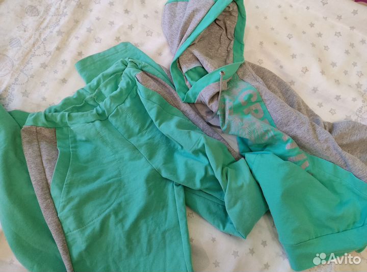 Спортивный костюм женский