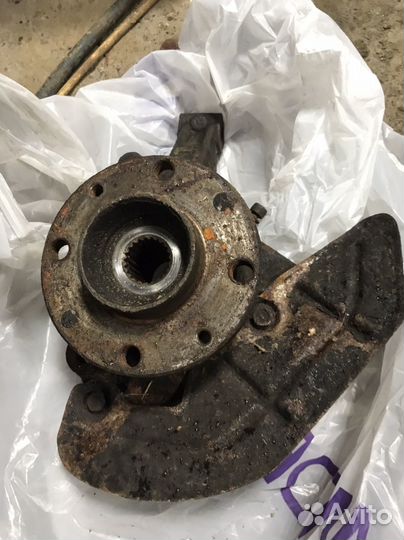 Поворотный кулак левый с абс Fiat Albea