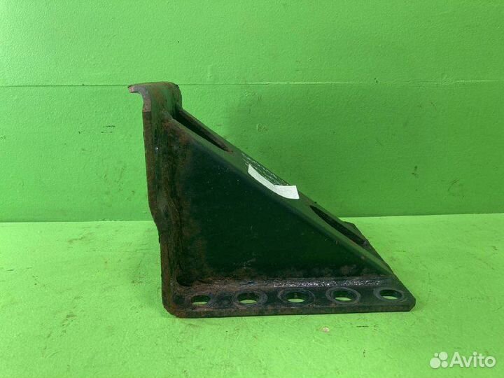 Кронштейн траверсы iveco stralis