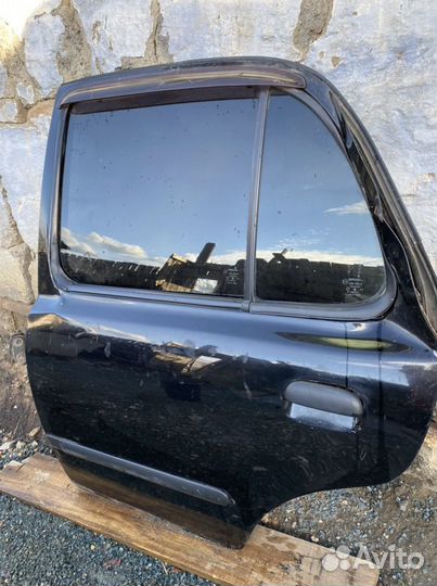 Продам дверь на Ниссан Марч кузов К 11