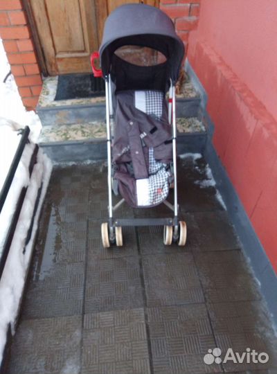 Прогулочная коляска