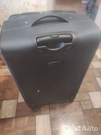 Чемодан на колесах большой l