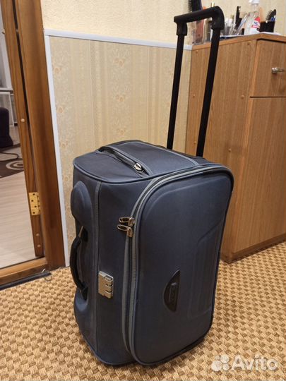 Сумка дорожная на колесах с выдвижной ручкой