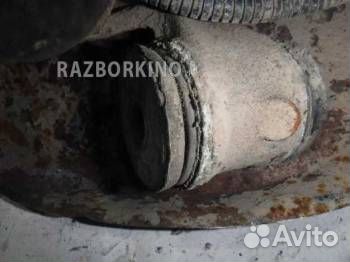 Кулак задний левый 4D0505429C