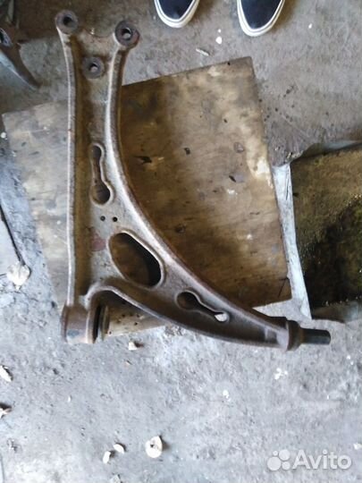 Рычаг передний нижний правый Фольксваген 1K0407152