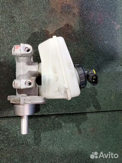 Цилиндр главный тормозной с бачком Renault Logan 1