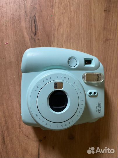 Плёночный фотоаппарат моменталтных снимков