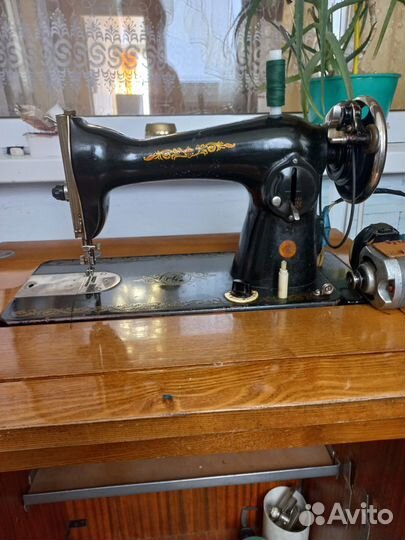 Швейная машина Подольск 142 м