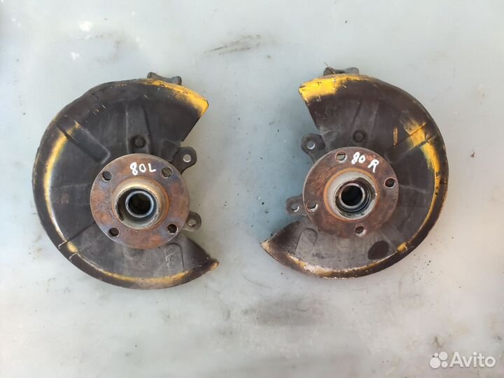 Передний поворотный кулак Ауди 80