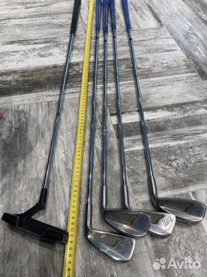 Клюшки (5 шт.) для гольфа