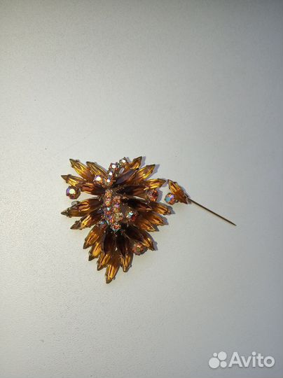 Винтажная брошь Чехословакия с дефектом