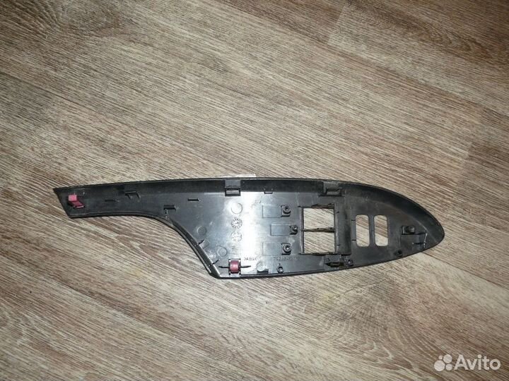 Накладка управления стеклопод Toyota Corolla 150