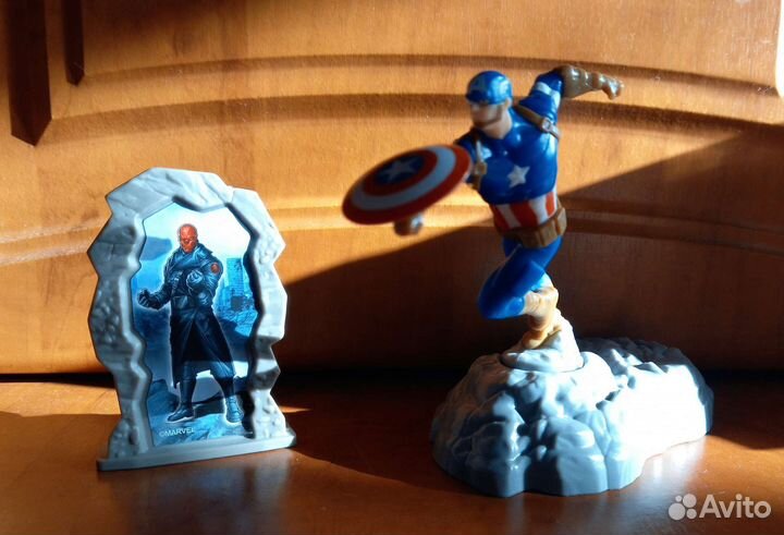 Капитан Америка киндер макси марвел