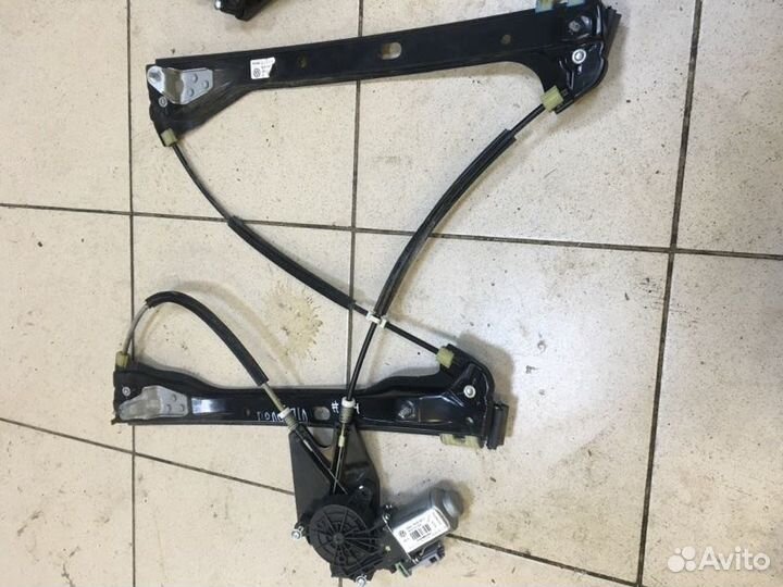 Стеклоподъемник передний Volkswagen Polo 5 cfna