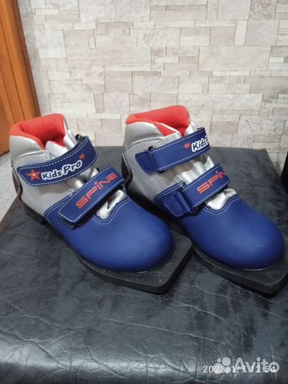 Лыжные ботинки