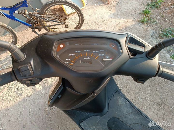 Мопед Honda lead af 48