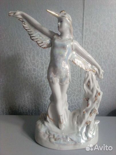 Старинная фарфоровая статуэтка СССР