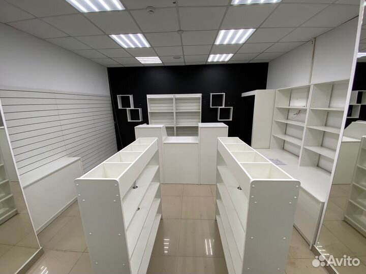 Витрина из лдсп с запасником и стеклянными дверями