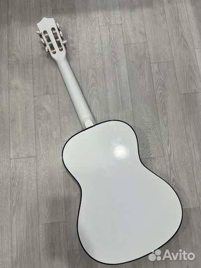 Гитара с чехлом