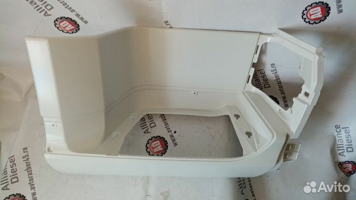 Подножка ступенька корпус нижняя правая DAF XF 106