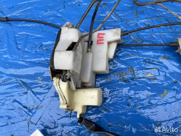 Замок двери передний Мazda MPV 3.0 AJ2002