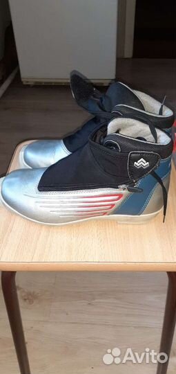 Лыжные ботинки