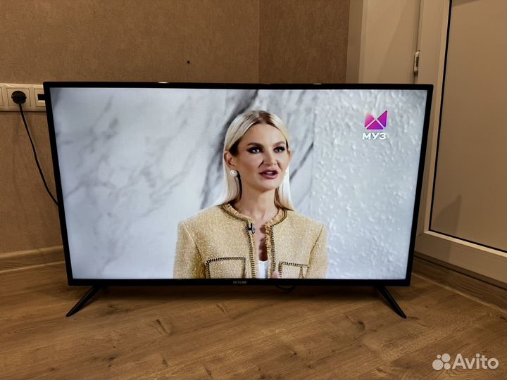 Телевизор SMART tv 43 бу